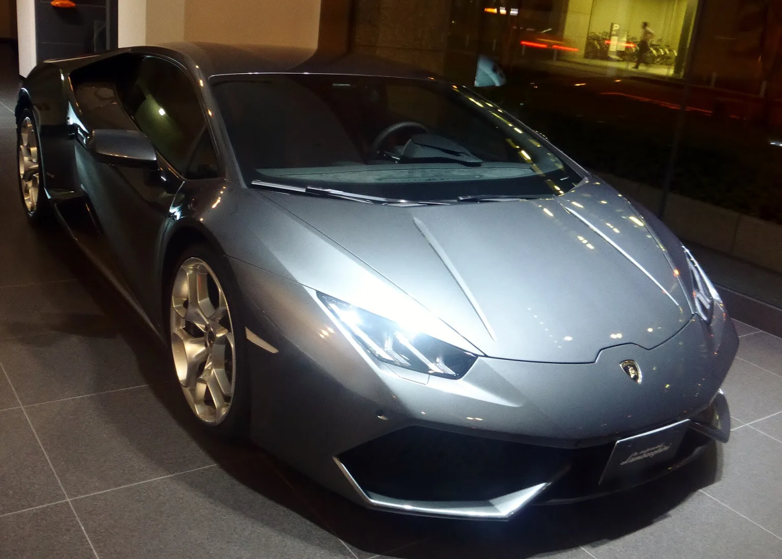 Lamborghini Huracán LP610-4 front view