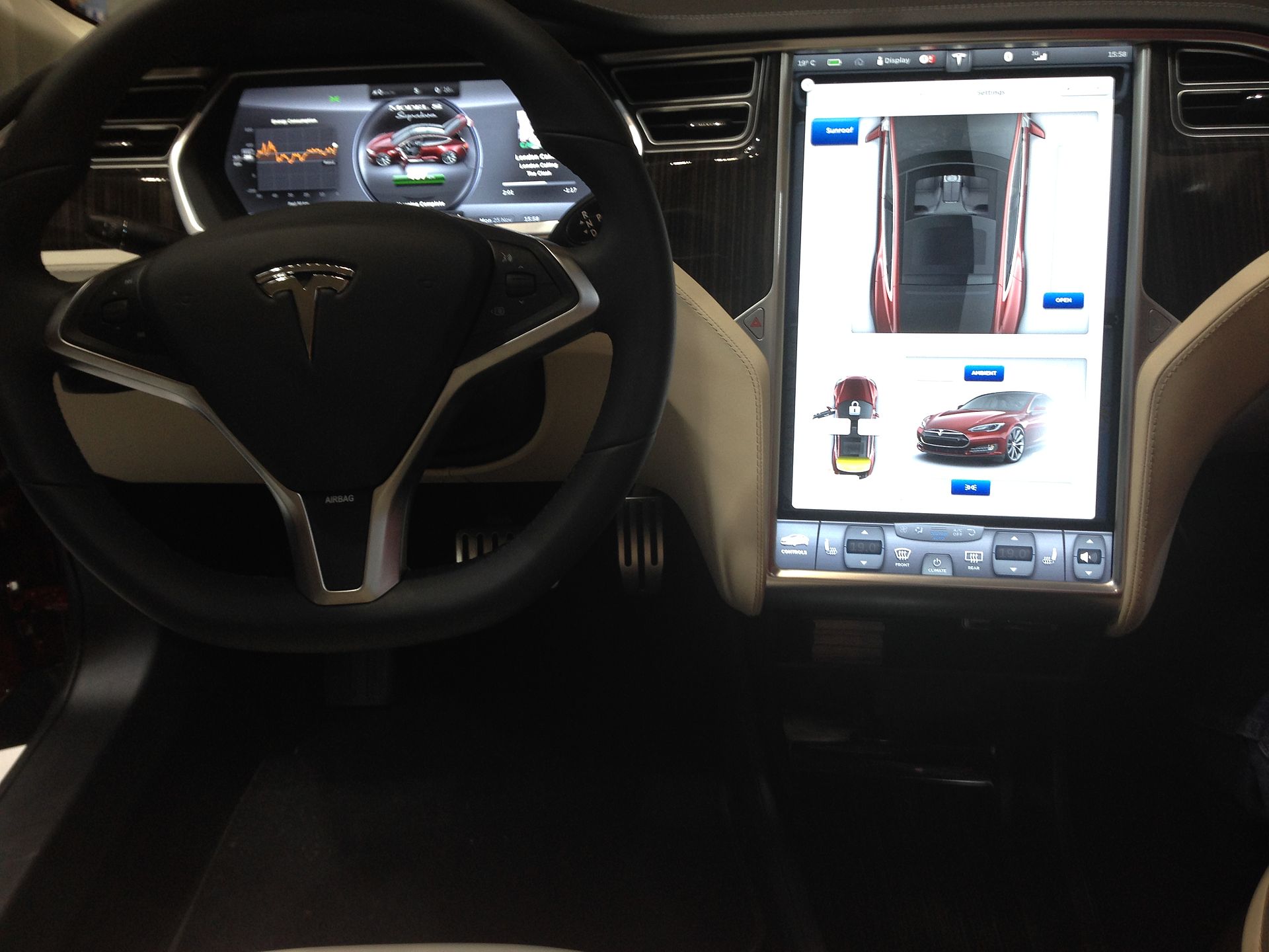 Tesla Model S interior at the 2013 Tokyo Motor Show