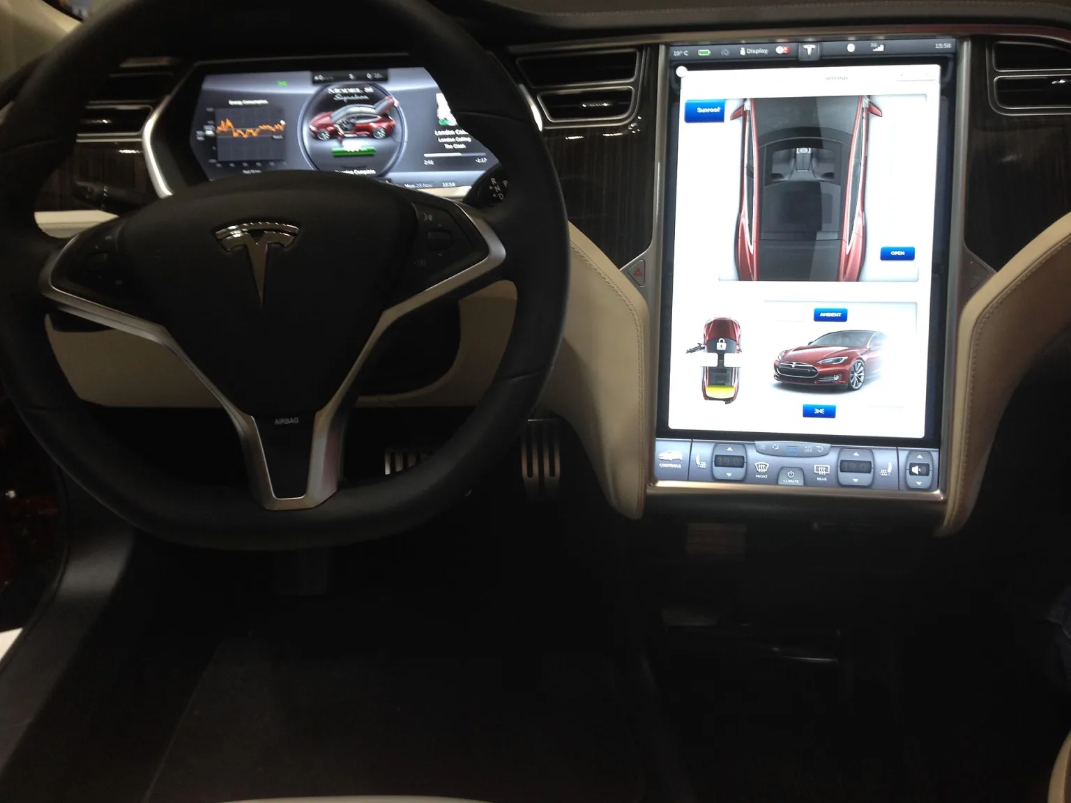 Tesla Model S interior at the 2013 Tokyo Motor Show
