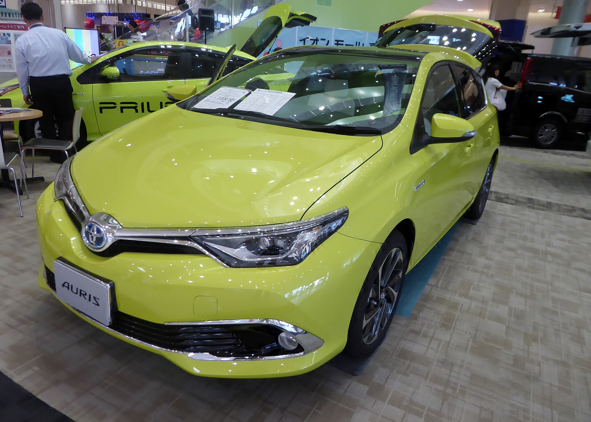 Front view of a 2016 Toyota Auris Hybrid G Package