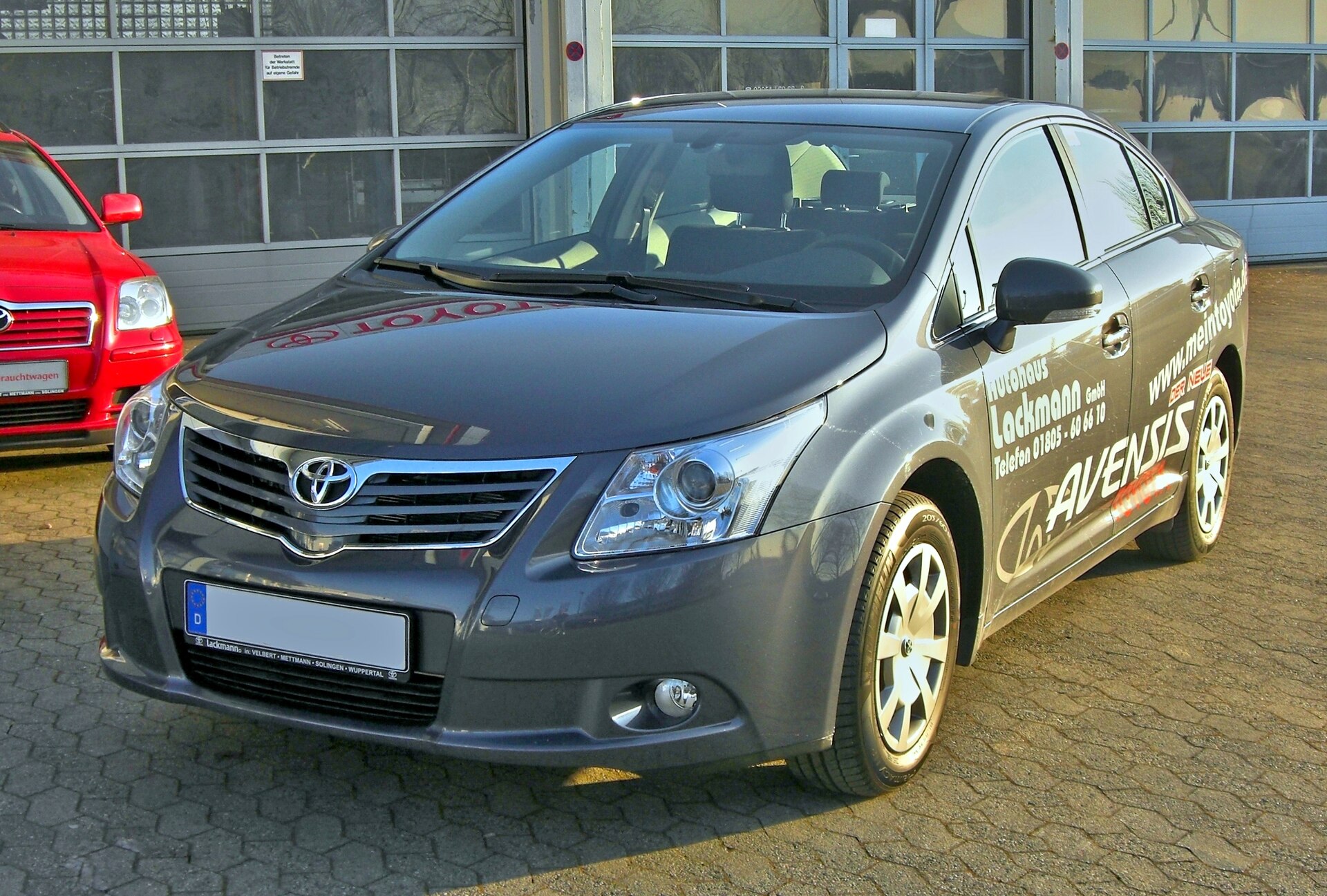 Toyota Avensis III (T270) front view