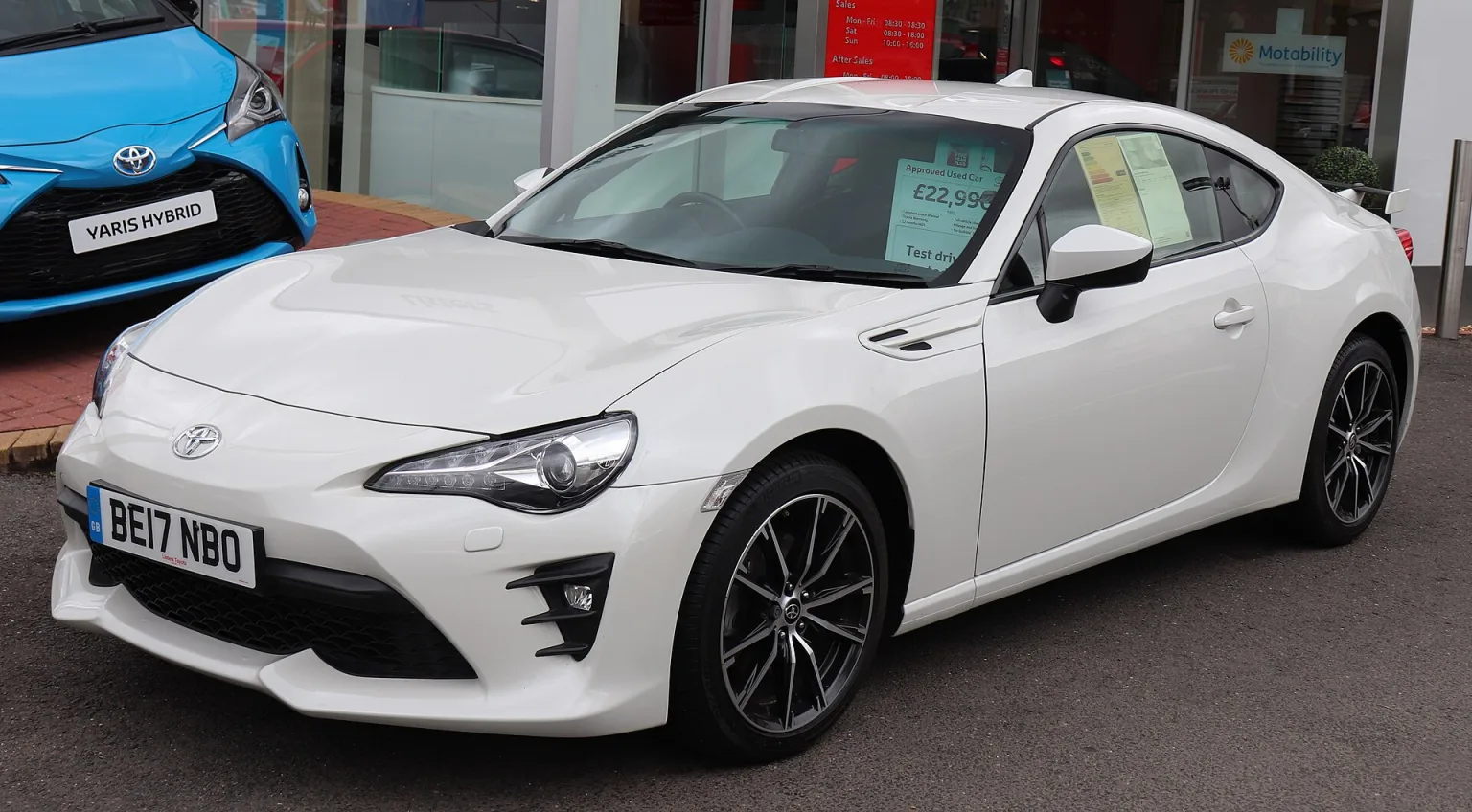 2017 Toyota GT86 PRO D-4S 2.0 front view