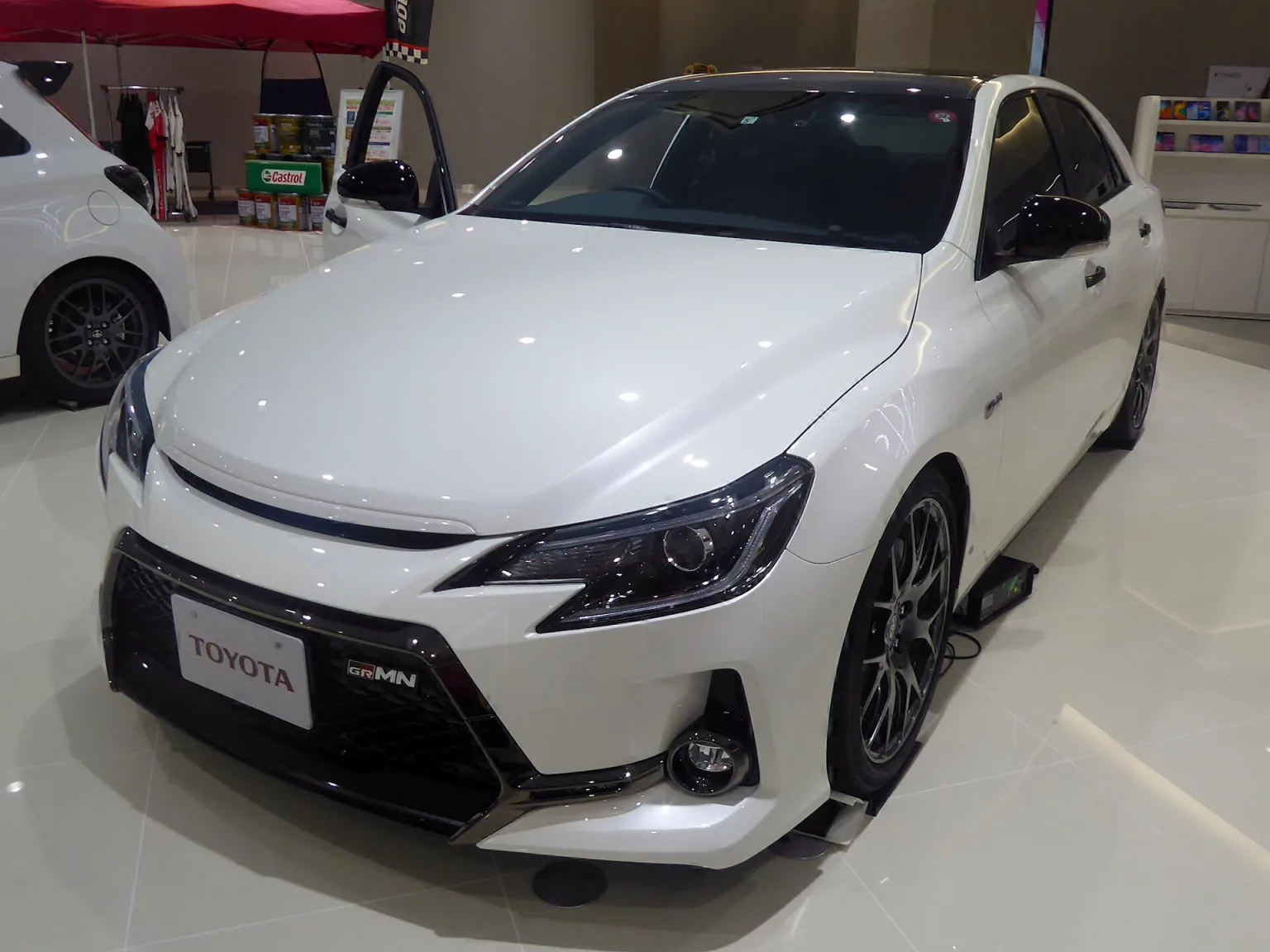 Front view of the Toyota Mark X GRMN (DBA-GRX133-VMWBMT)