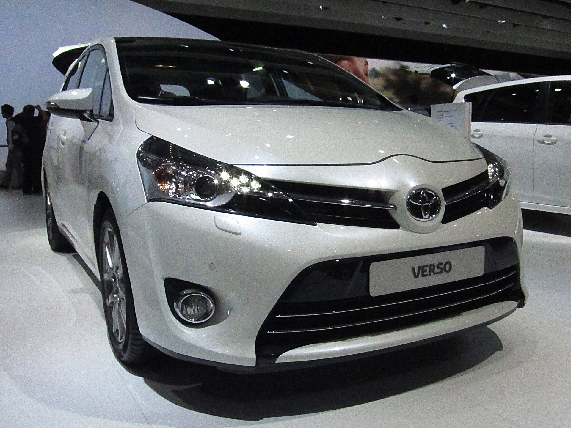 Toyota Verso facelift (front view), 2012 model