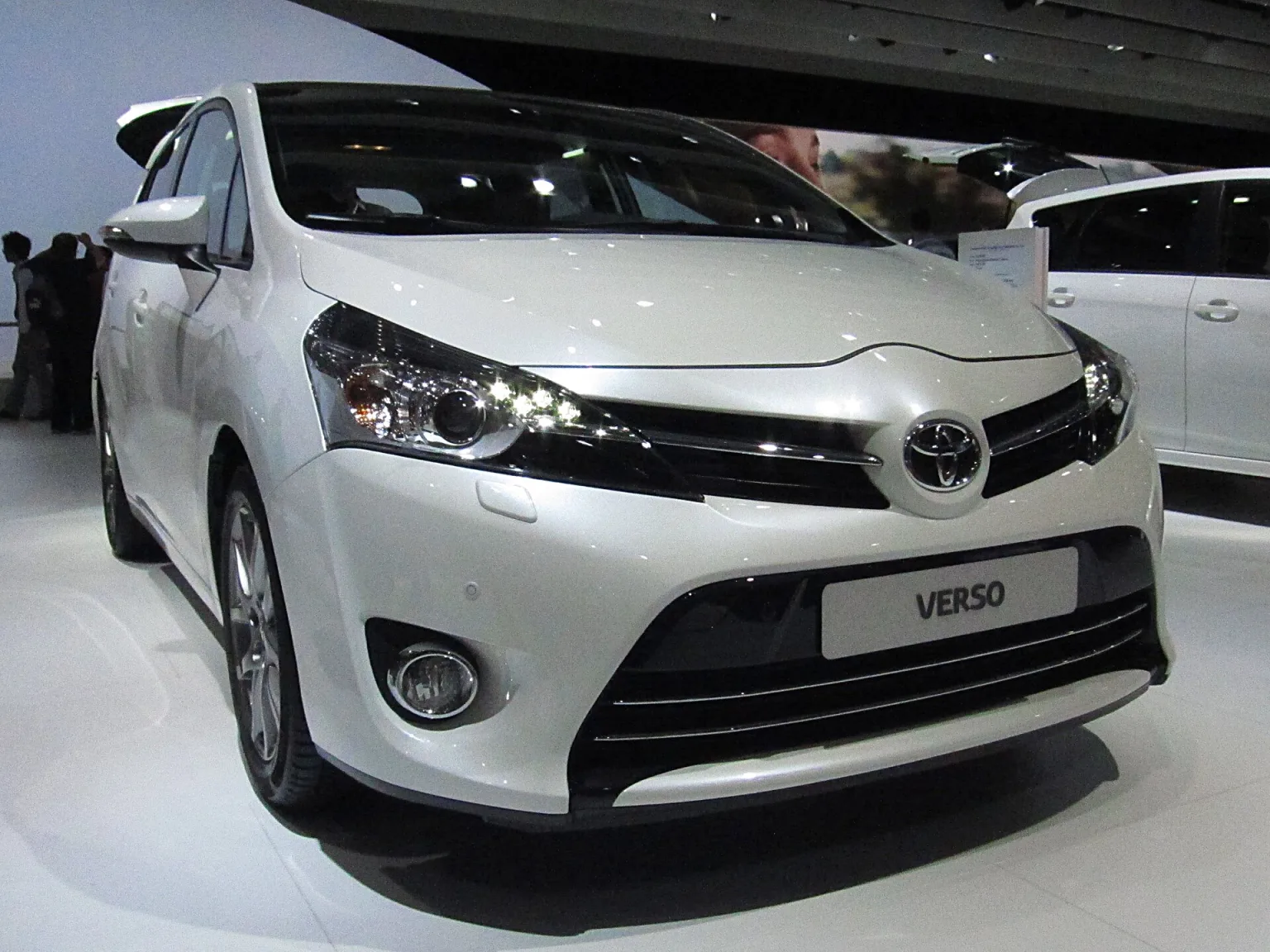 Toyota Verso facelift (front view), 2012 model
