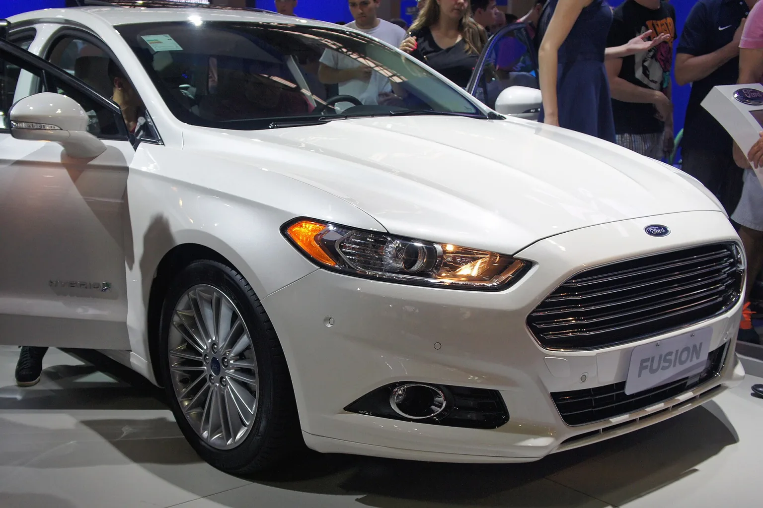 2014 Ford Fusion Hybrid Titanium, exterior view