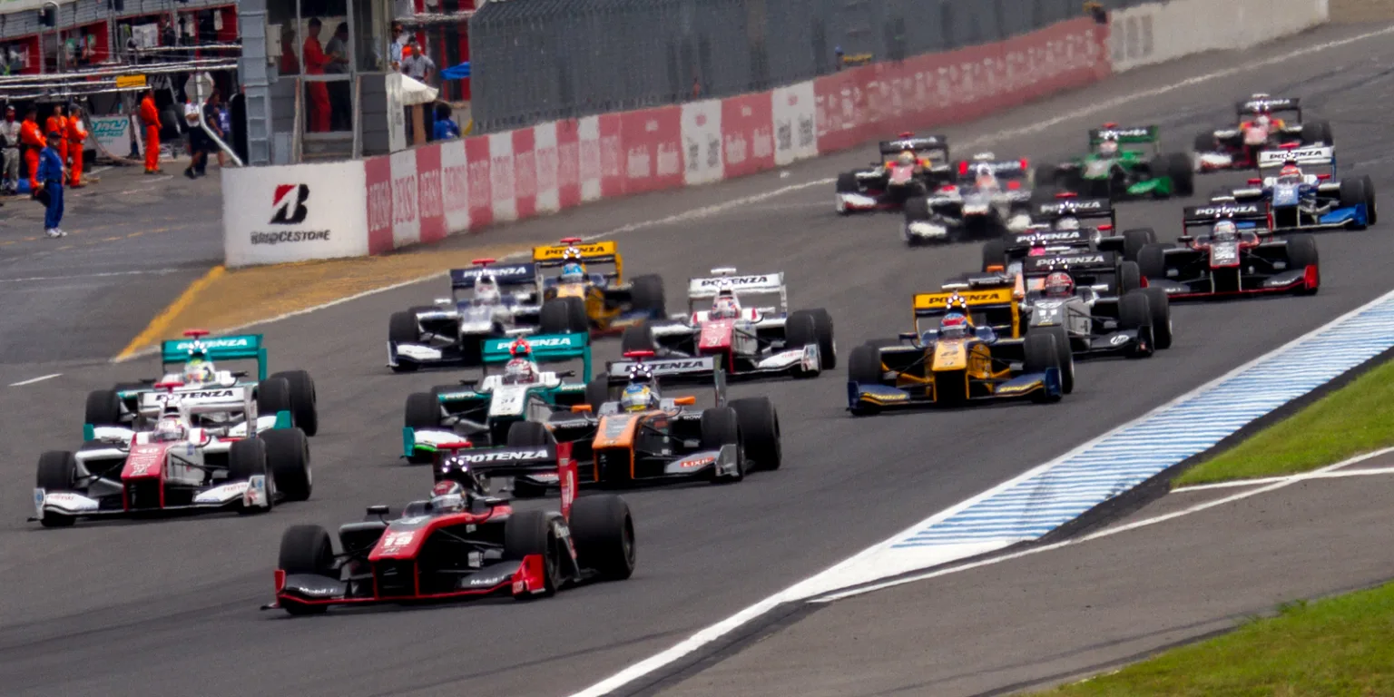 2014 Super Formula cars at Motegi race start