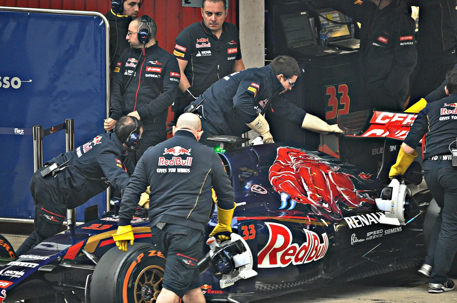 Max Verstappen driving the Toro Rosso STR10 in 2015.