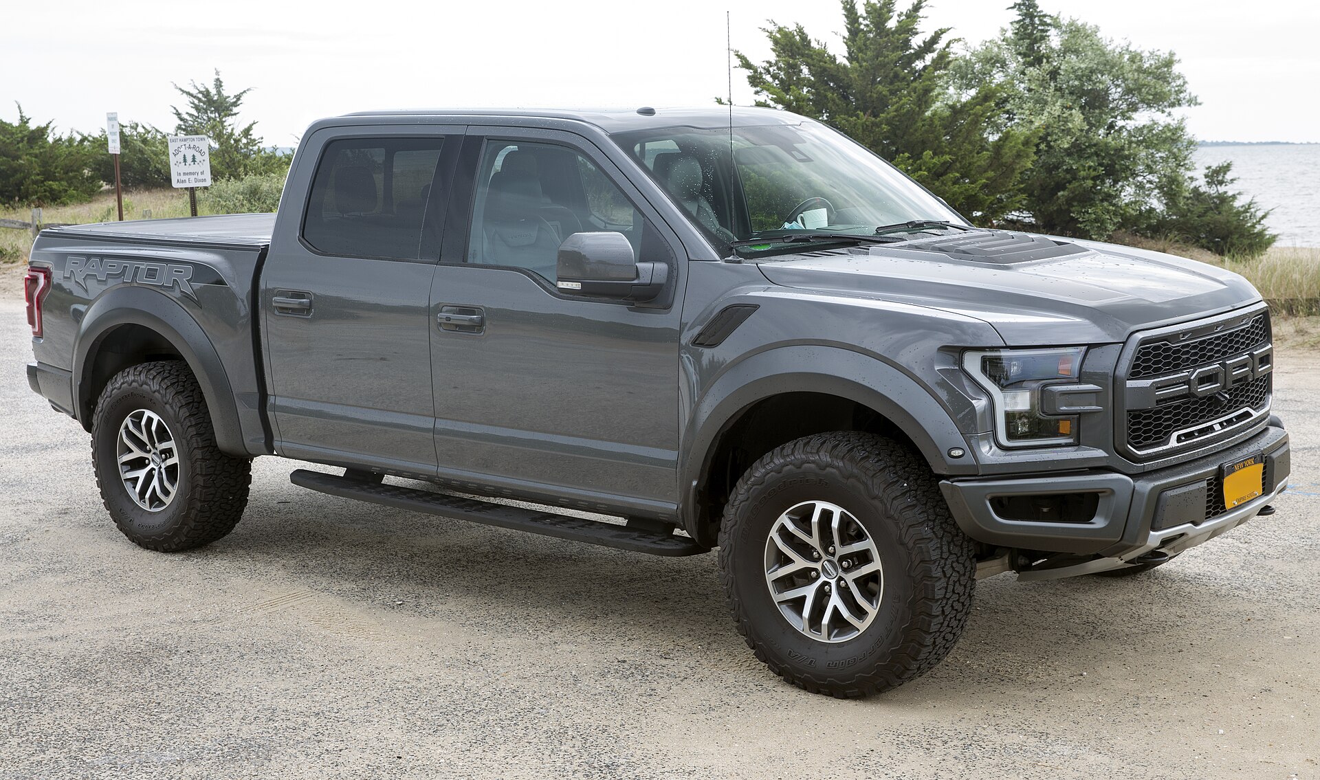 2018 Ford F-150 Raptor Super Crew Cab in Lead Foot, front right
