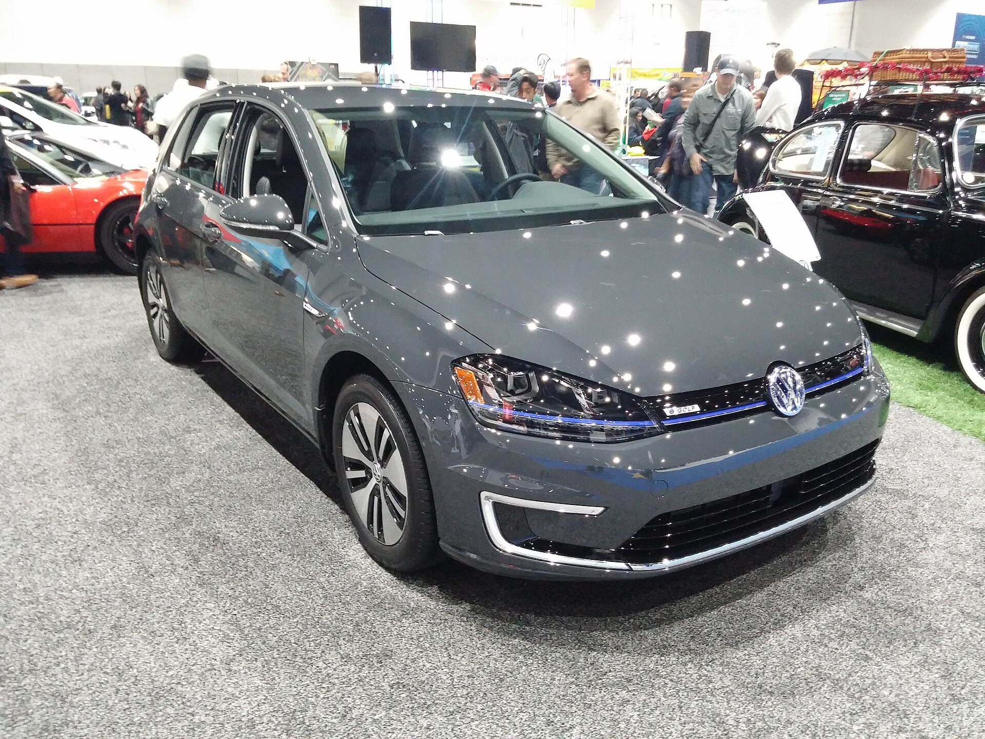 2017 Volkswagen e-Golf hatchback