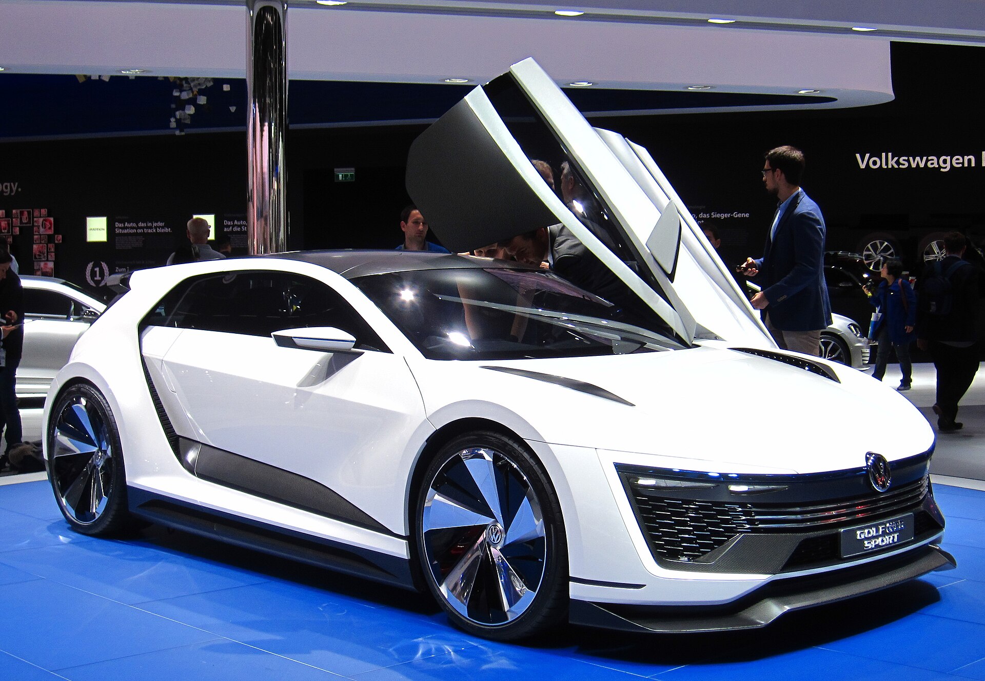 Volkswagen Golf GTE Sport Concept front view