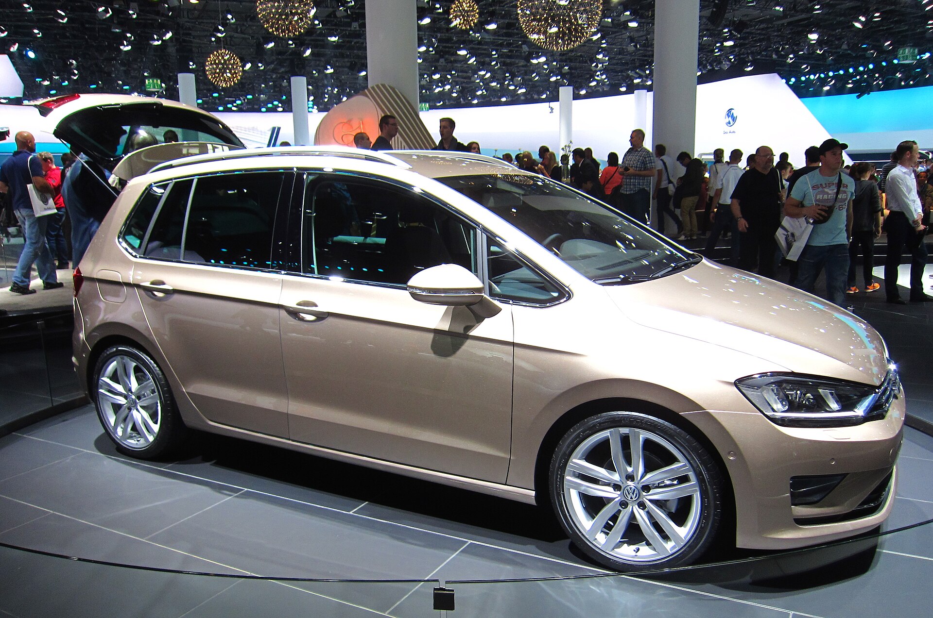 Volkswagen Golf Sportsvan, compact MPV successor to the Golf Plus