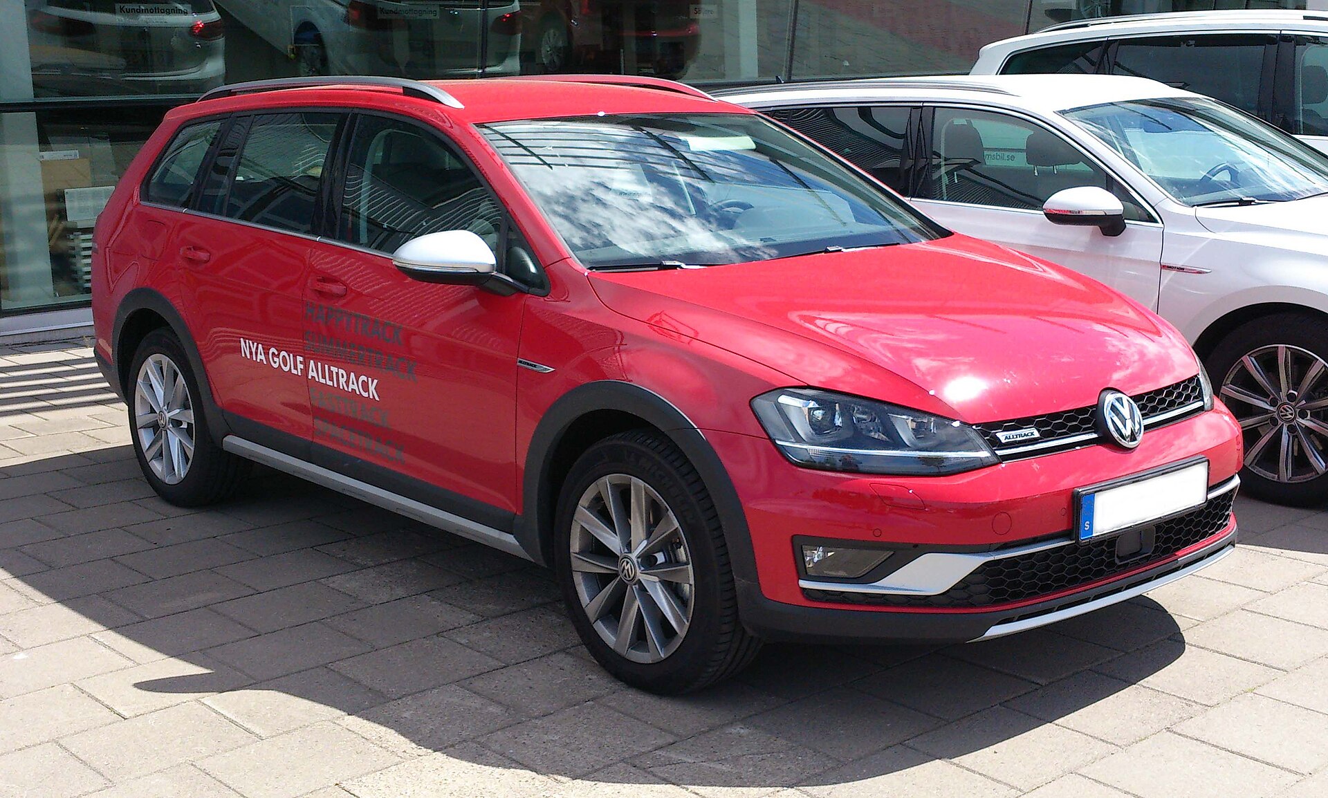 Volkswagen Golf Alltrack front view, 2015 model