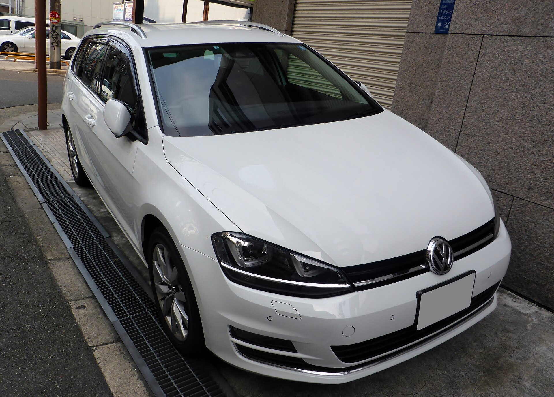Volkswagen Golf VII Variant TSI Comfortline BlueMotion Technology, front view.