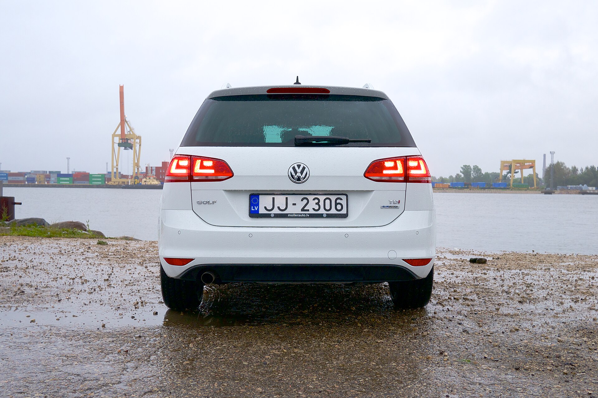 2013 Volkswagen Golf Variant at the 2013 Geneva Motor Show