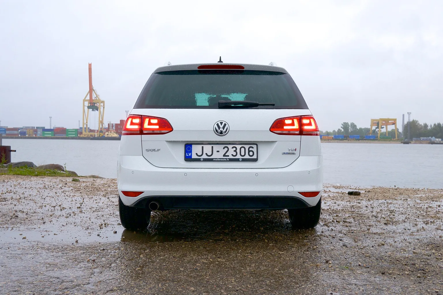 2013 Volkswagen Golf Variant at the 2013 Geneva Motor Show