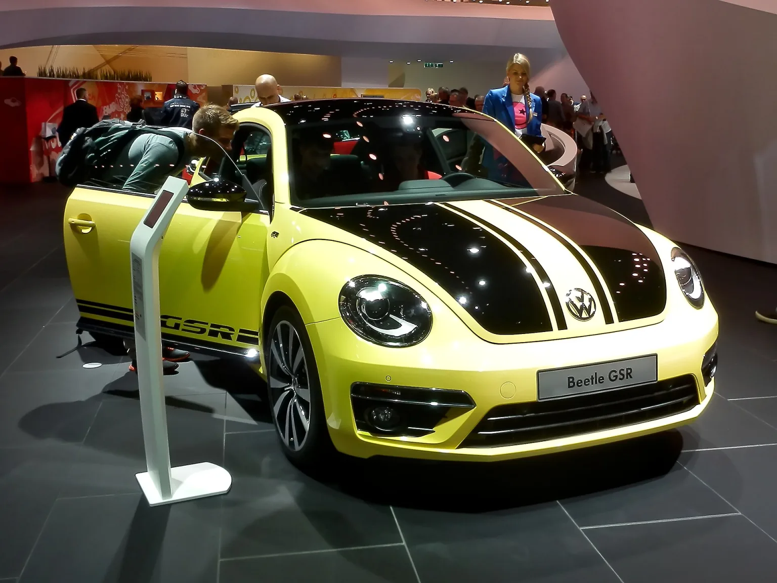 2014 Volkswagen Beetle GSR at the 2013 IAA, black and yellow limited edition