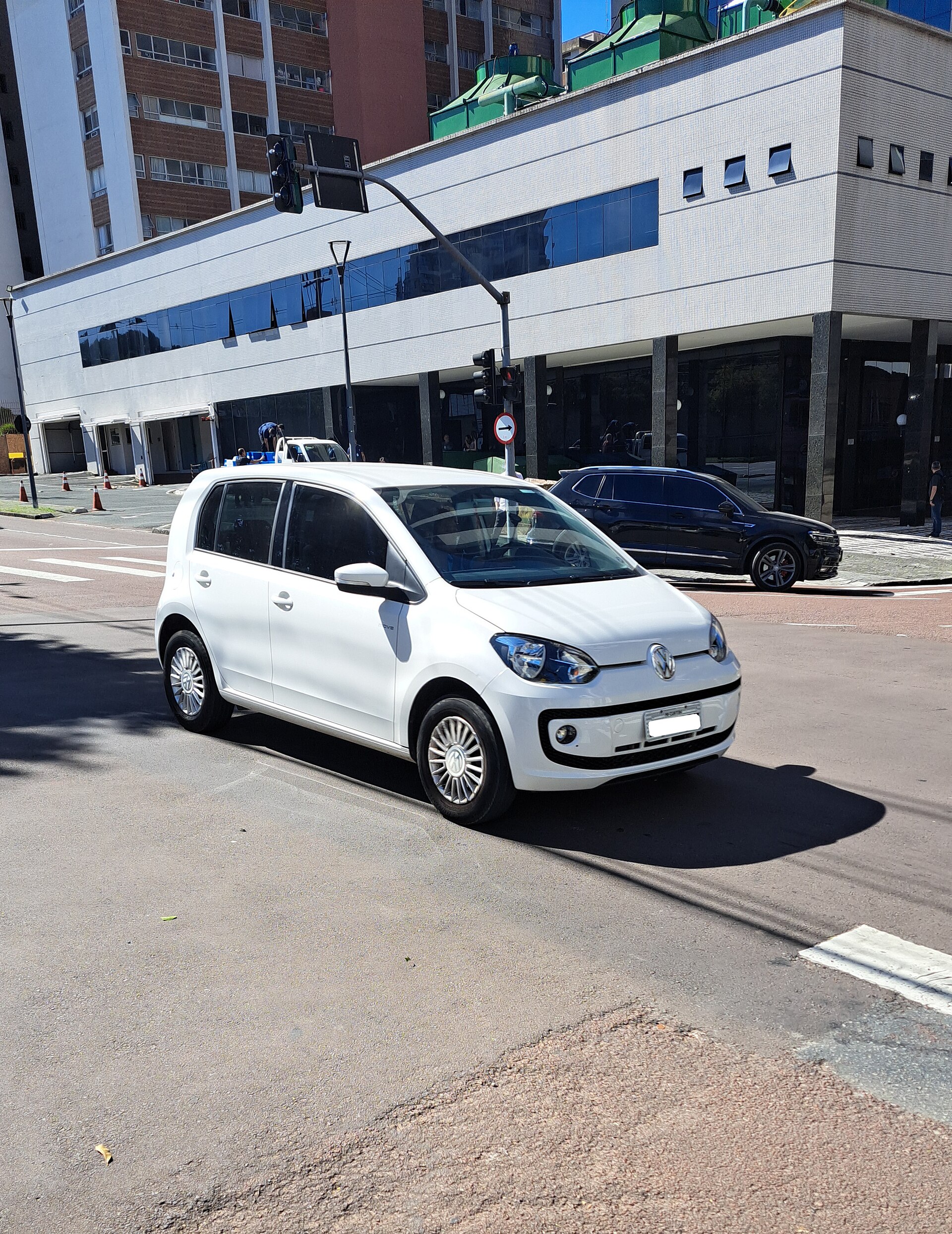 Volkswagen up! white