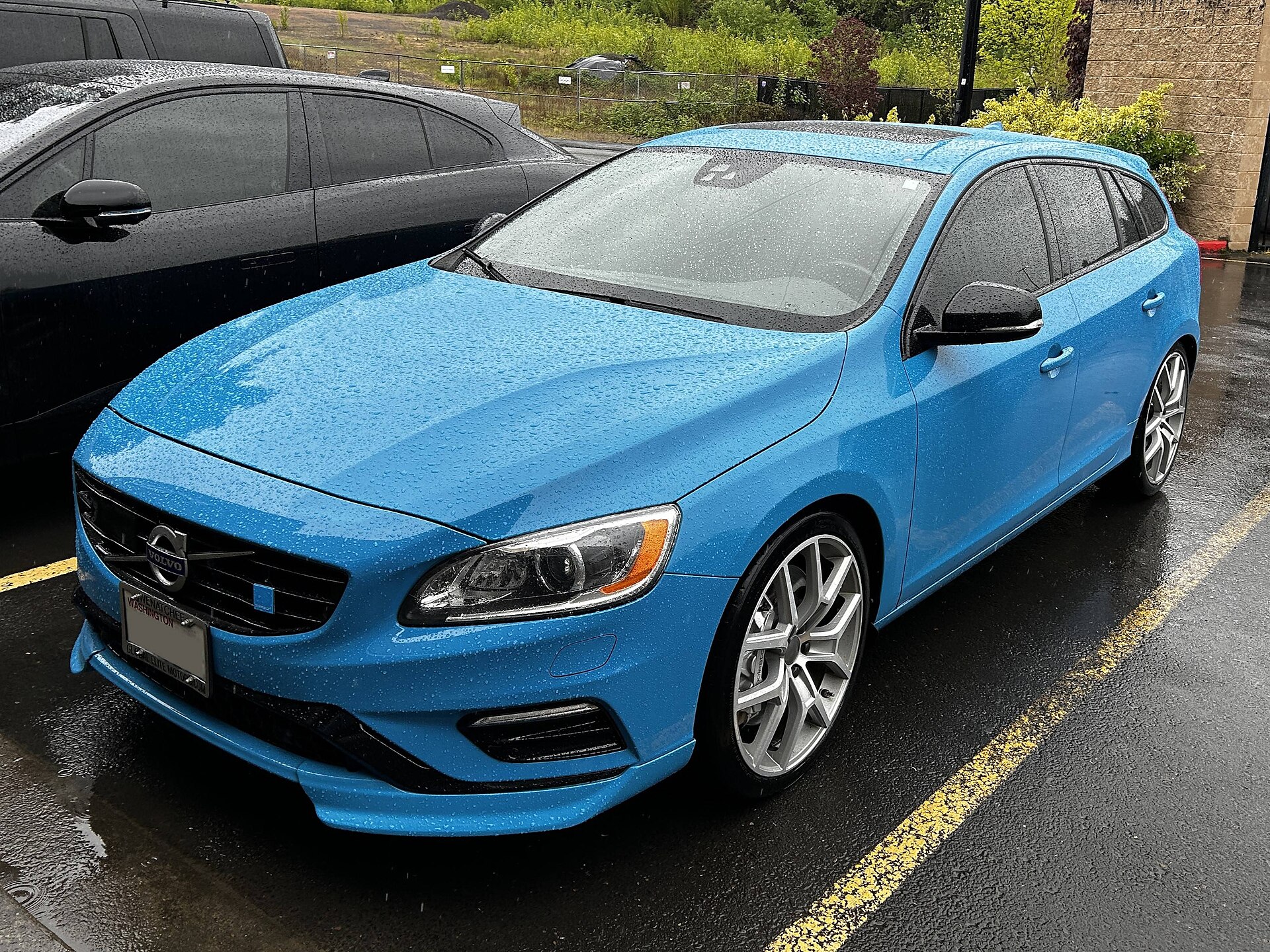 2016 Volvo V60 Polestar, a Volvo vehicle from the article's period.