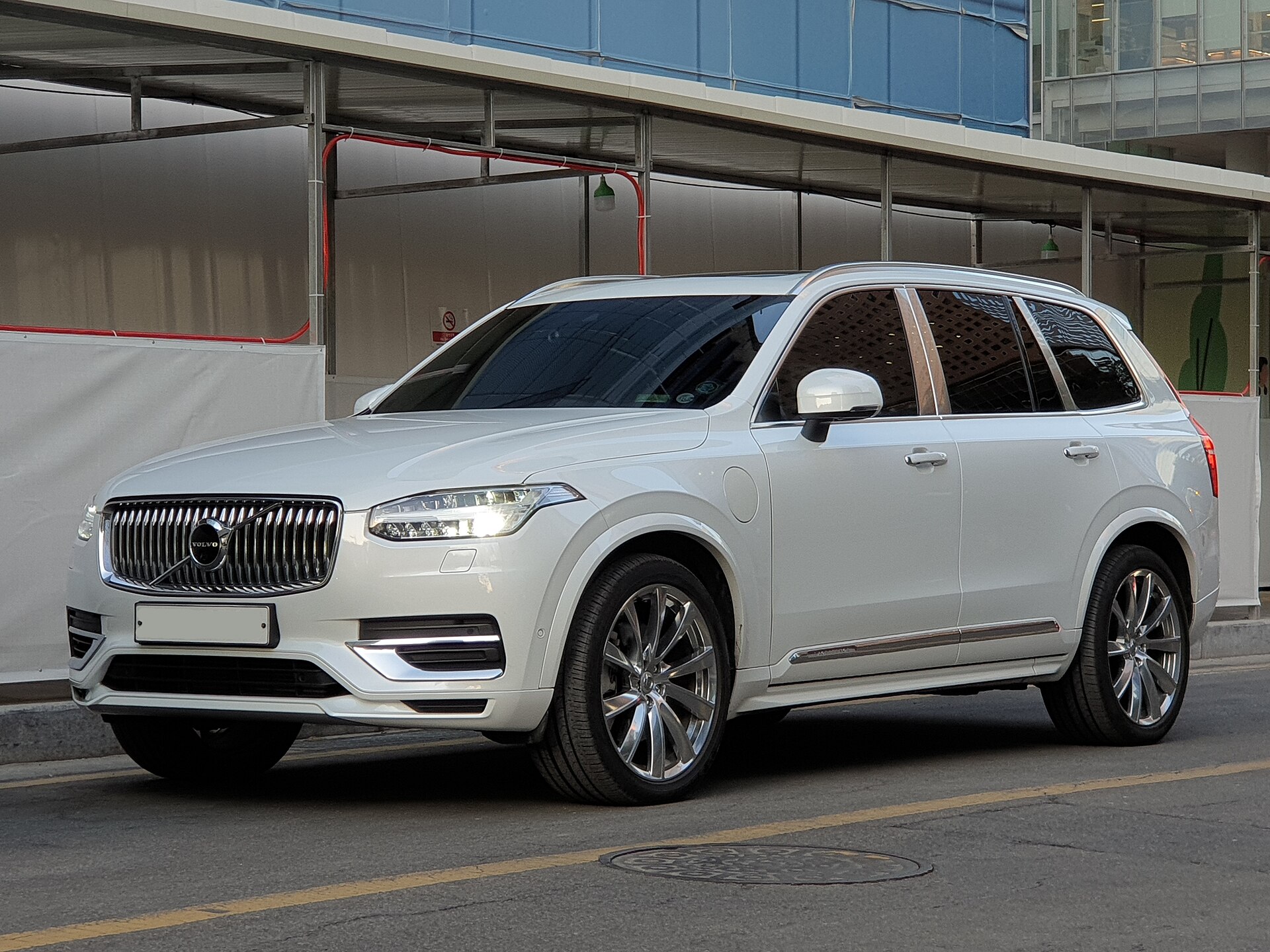 Volvo XC90 Excellence, SPA platform, Crystal White Pearl, front view