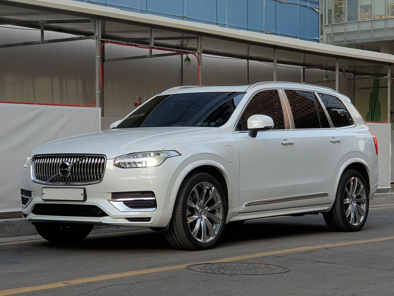 Volvo XC90 Excellence, SPA platform, Crystal White Pearl, front view
