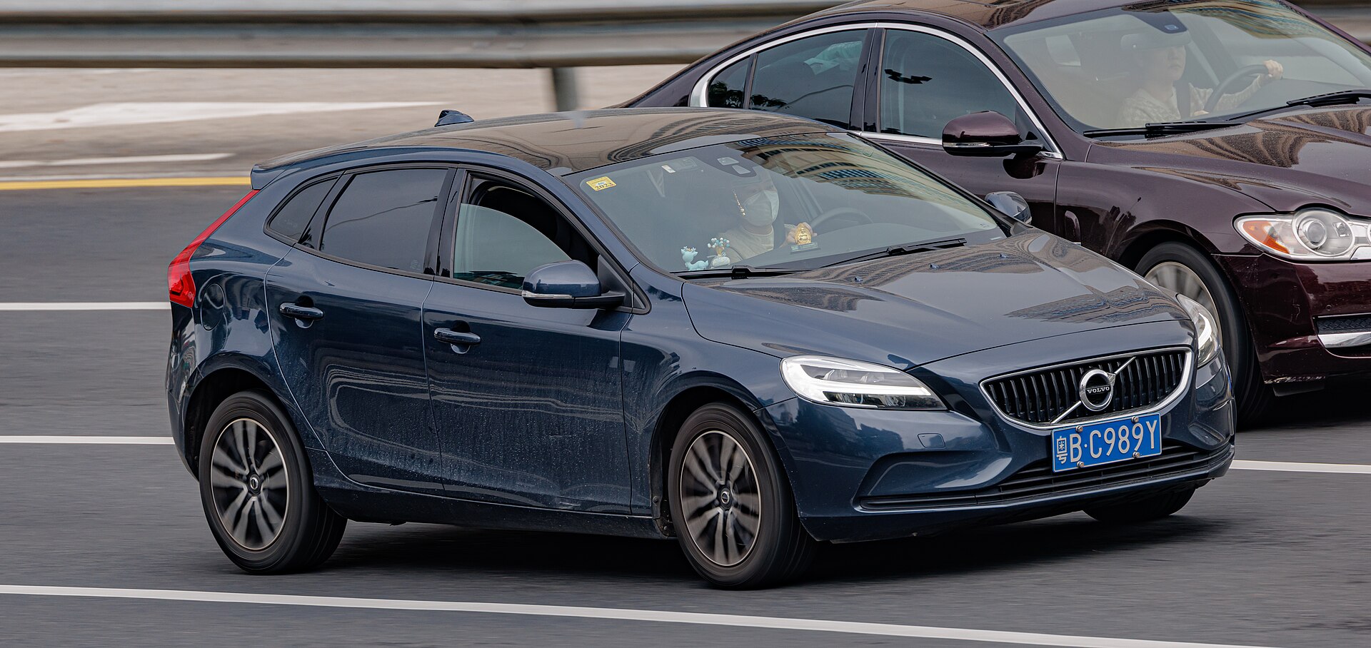 Volvo V40 (2012–2019) hatchback