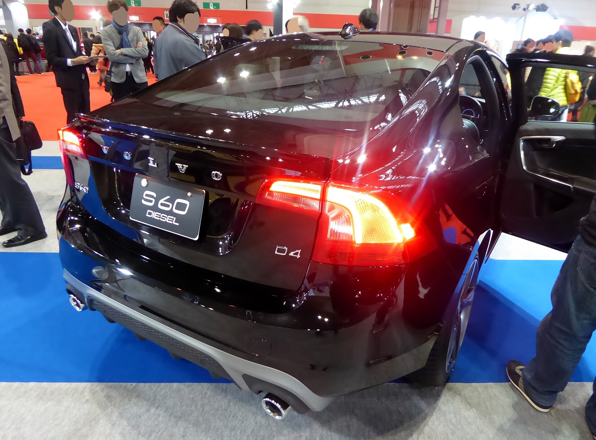 Volvo S60 D4 SE at the 2015 Osaka Motor Show