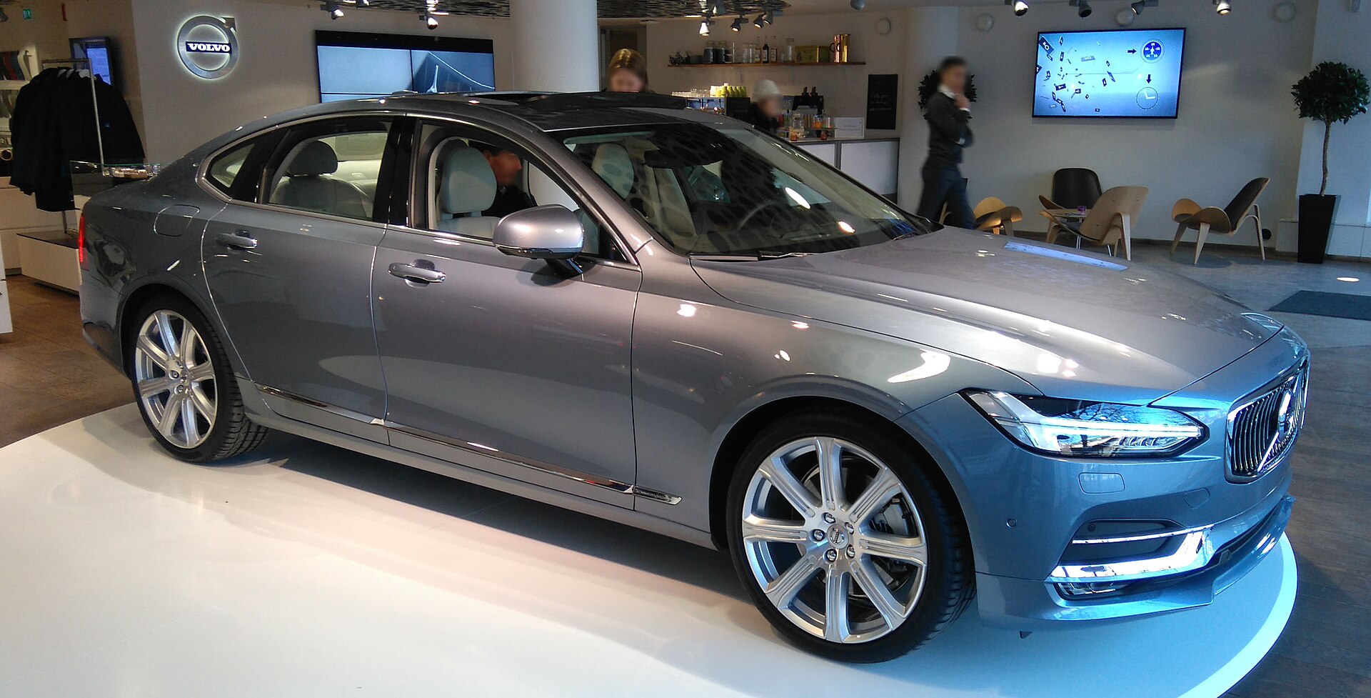 2016 Volvo S90 Inscription front view