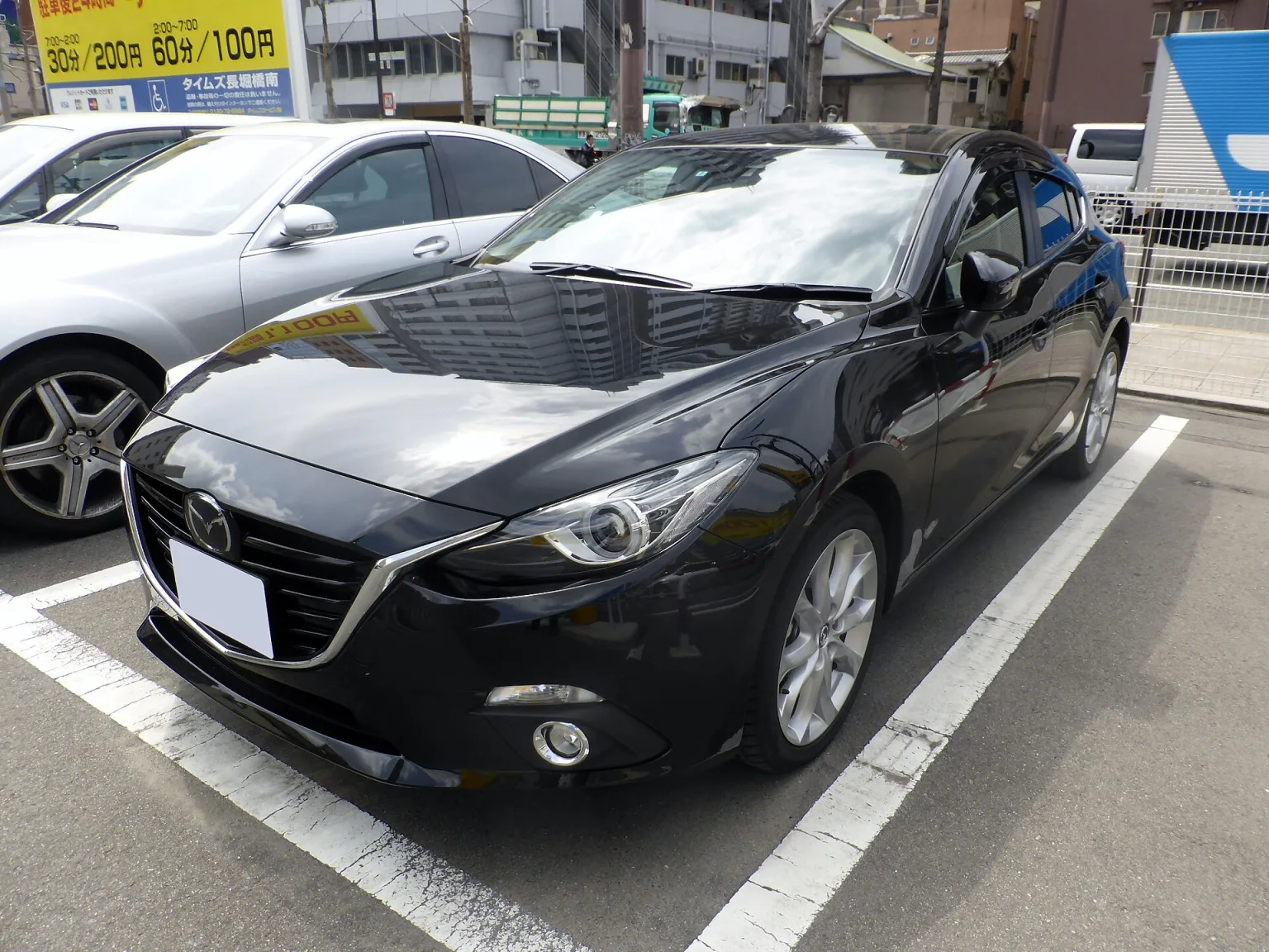 Mazda Axela Sport 20S Touring (BM) front view