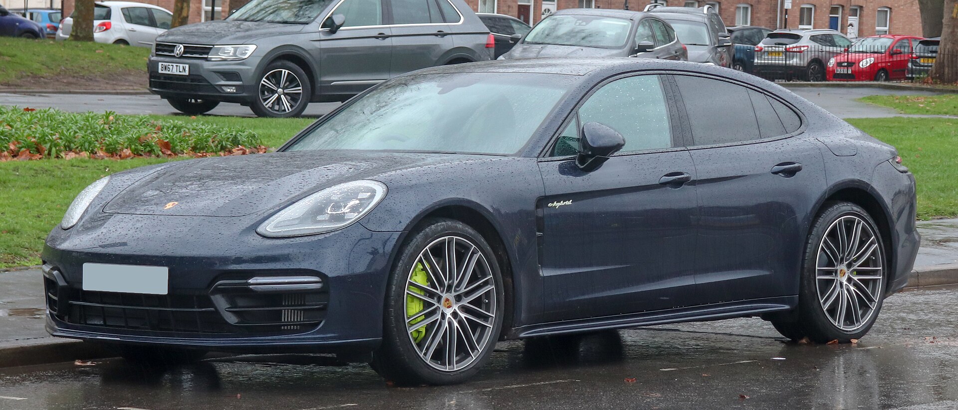 2017 Porsche Panamera E-Hybrid 4 S-A 2.9 front view