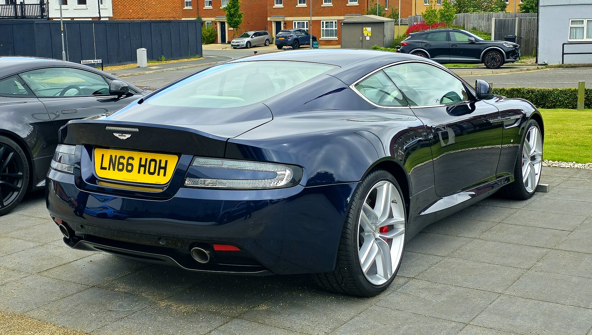 Aston Martin DB9 GT coupe