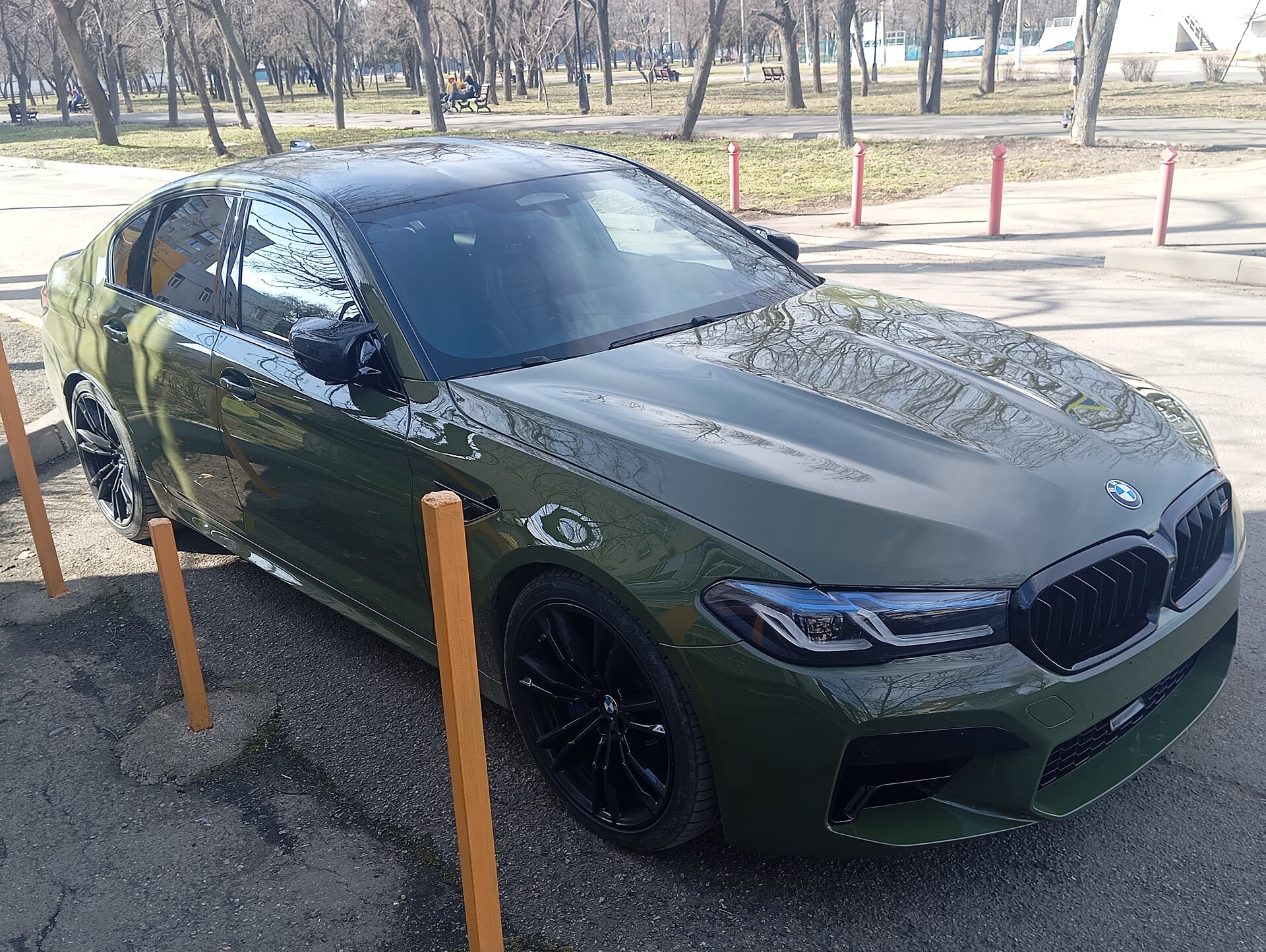 BMW M5 F90, front view, without licence plate
