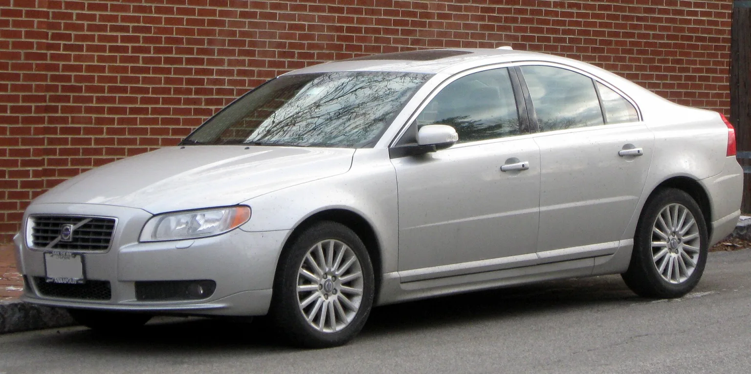 Second-generation Volvo S80 sedan, front view