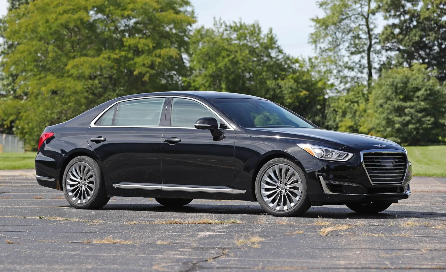 2017 Genesis G90 V8 luxury saloon, front three-quarter view