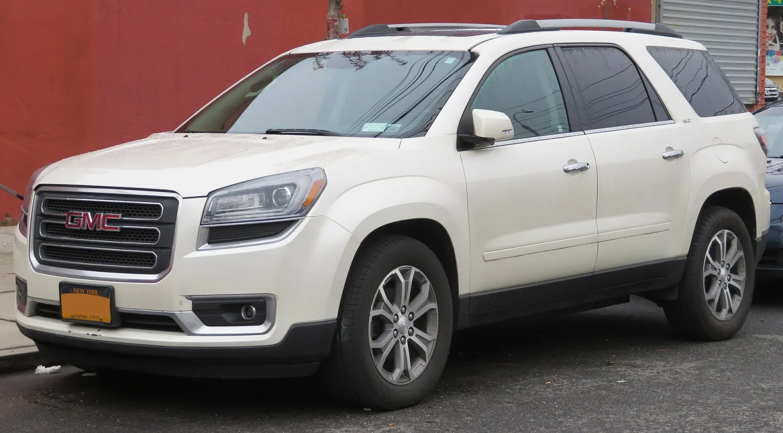 2013 GMC Acadia, front view