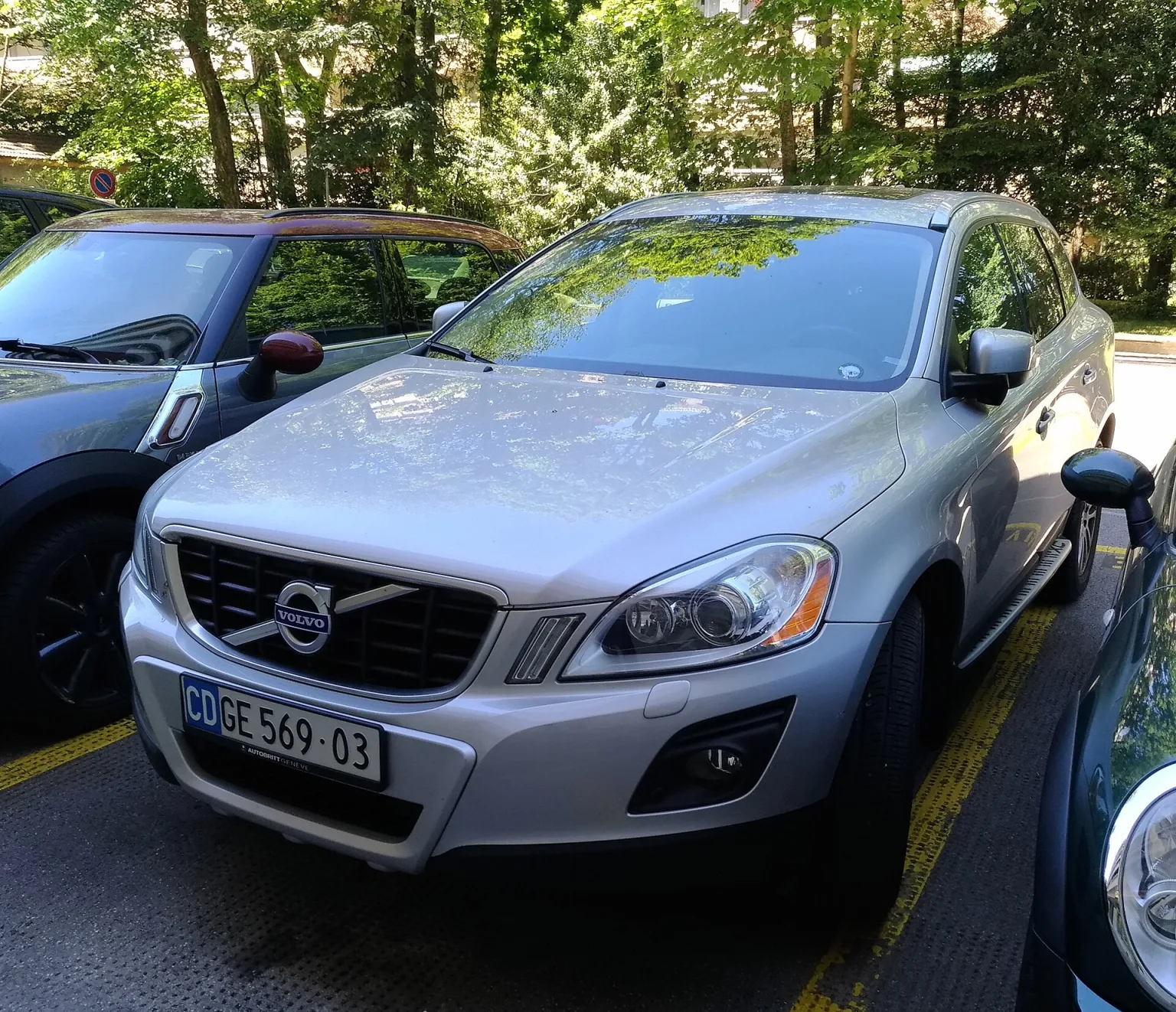 Volvo XC60 with Swiss diplomatic plate