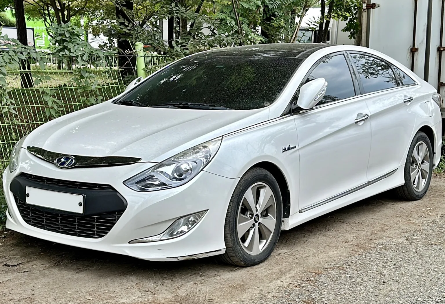 Hyundai Sonata Hybrid YF model, front view