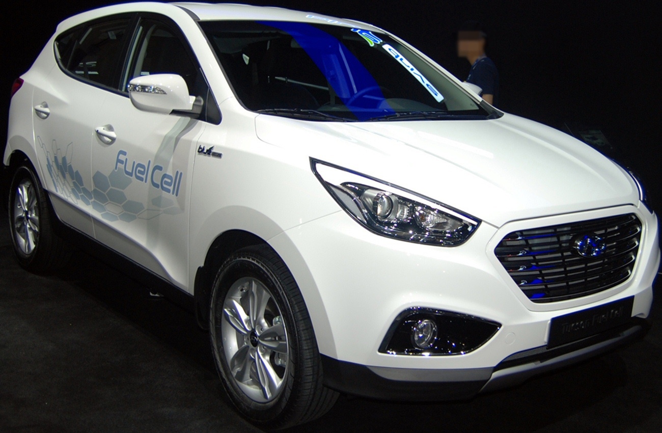 Hyundai Tucson ix Fuel Cell crossover, front view