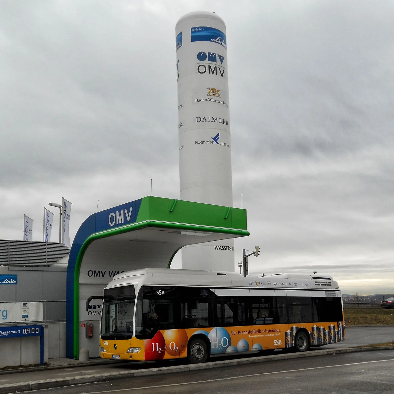 Mercedes-Benz Citaro FuelCELL-Hybrid bus in Stuttgart