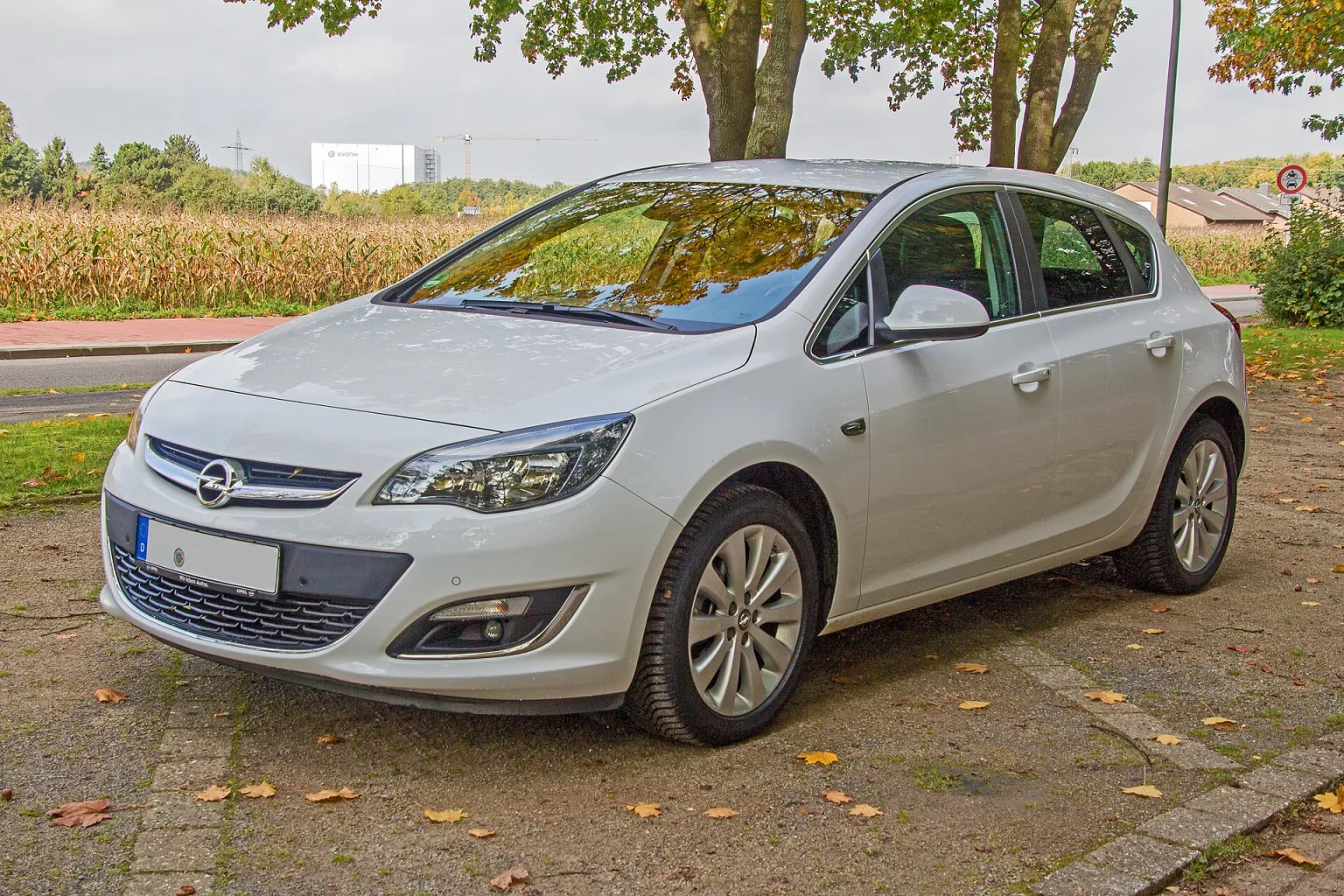 Opel Astra J facelift front view