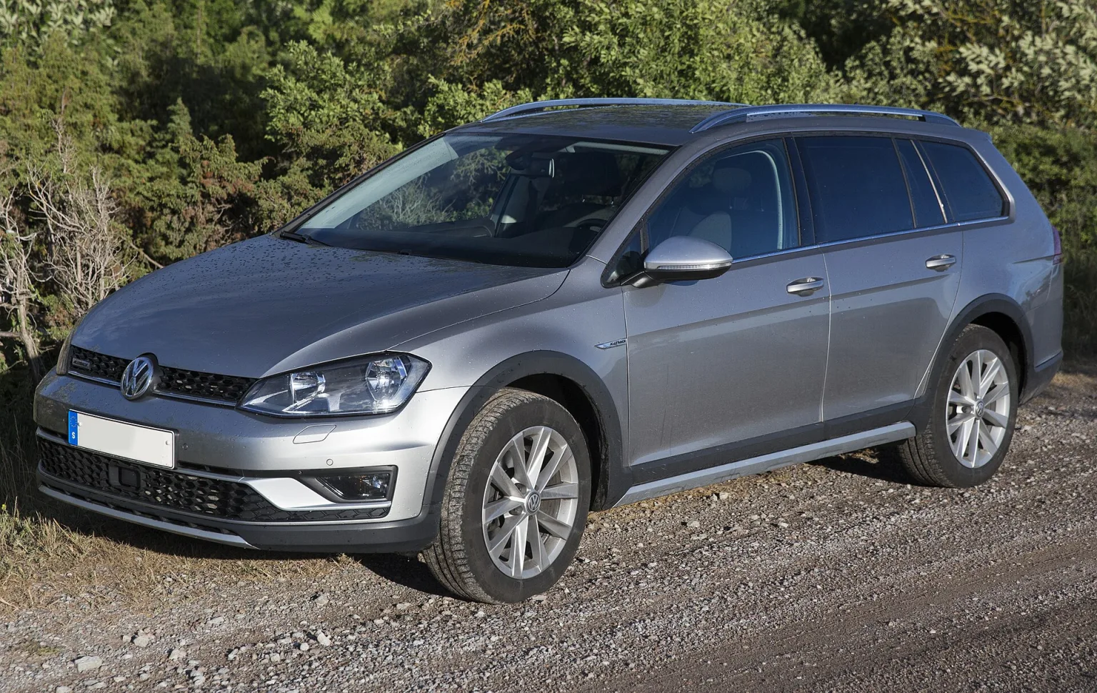 2015 Volkswagen Golf Alltrack 2.0 TDI 4Motion in silver, front left